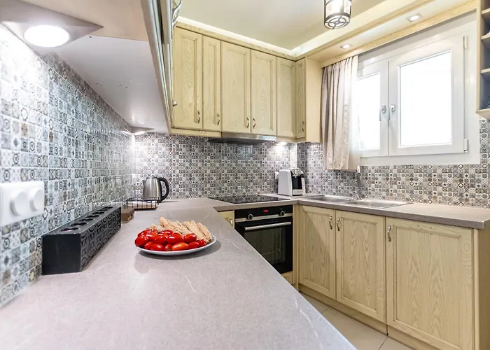 Iliopetra * Naxos City