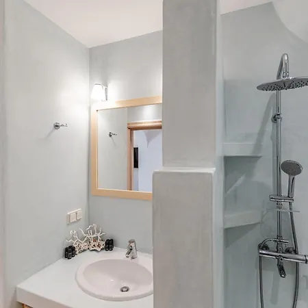 Iliopetra Apartment *